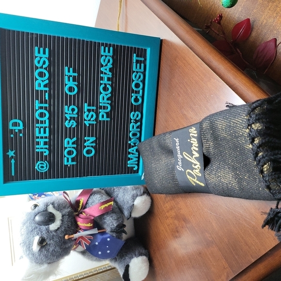 SPARKLY gold and black Pashmina - Picture 2 of 2